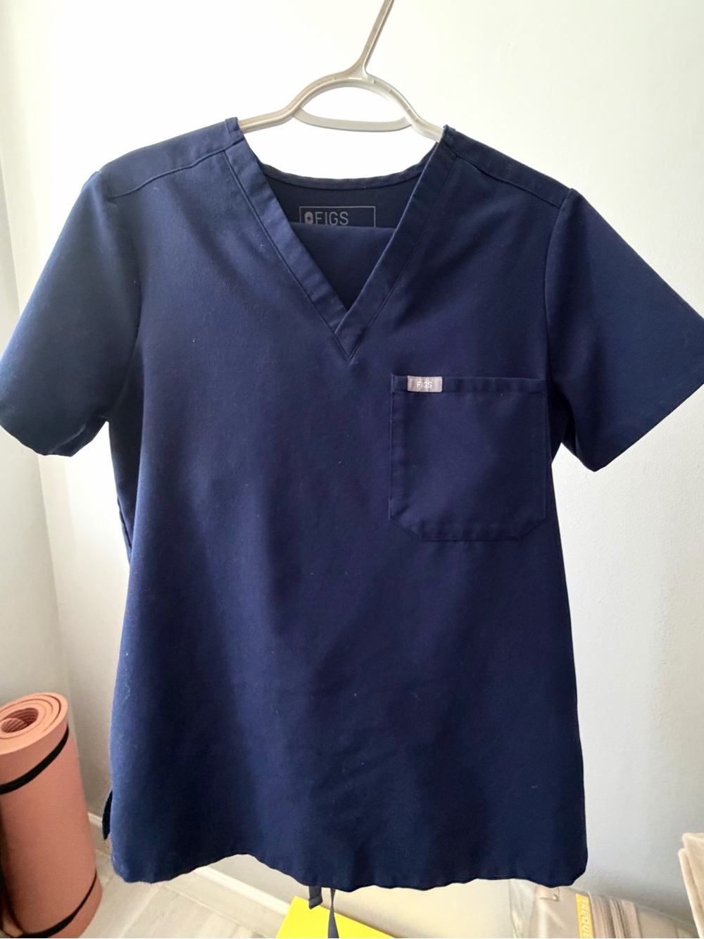 FIGS Catarina One-Pocket Scrub Top (Size Small- Preloved)